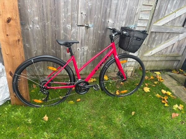 trek ladies bike - like new - Main image