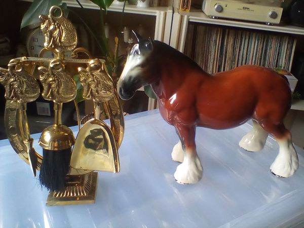 Horse and brass tongs set - Main image