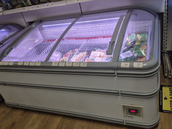 Frezzer unit....on wheels glass display ...del - Main image