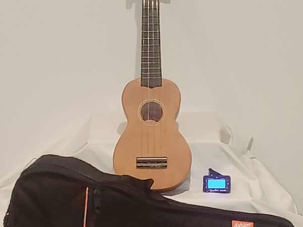 Korala UKS-32 Soprano Ukulele Starter Pack - Main image