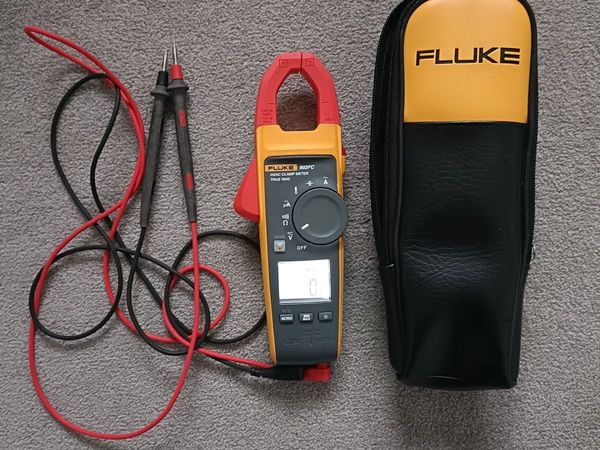 Fluke HVAC clamp meter with carry case. - Main image