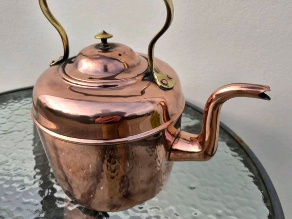 Old copper kettle - Main image