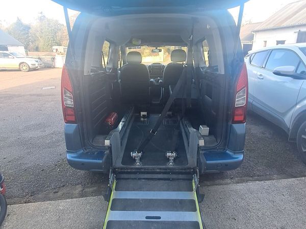Wheelchair accessible Peugeot Partner Tepee - Main image