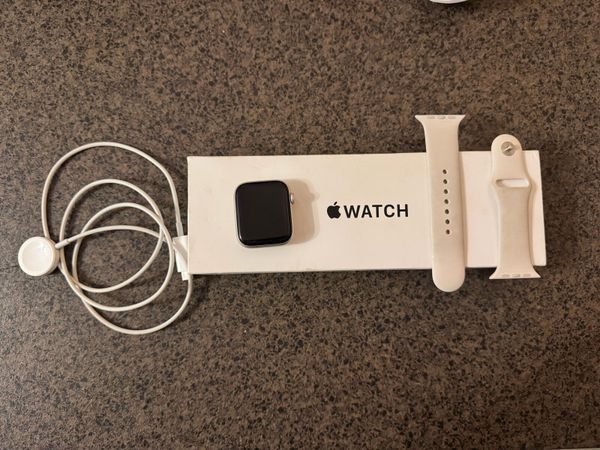 Apple Watch SE gen2 - Main image