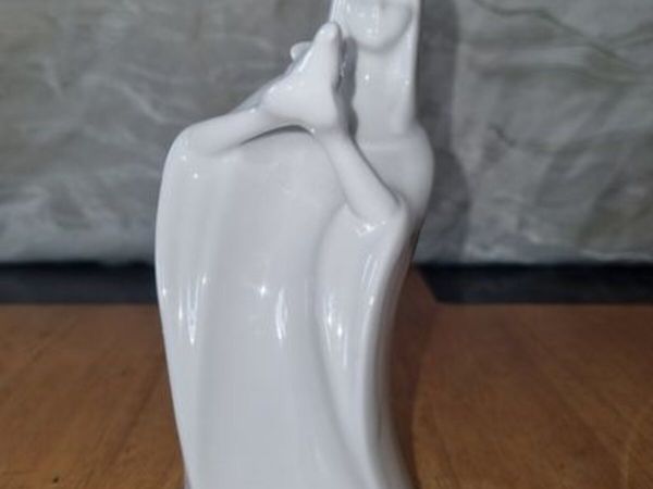 Porcelain Figurine - Royal Tara Galway - Main image