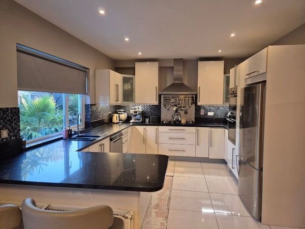 Full kitchen with quartz worktop and appliances - Main image