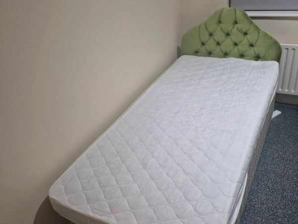 Single bed and couch - Main image
