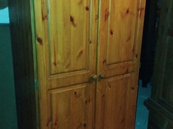 Pine wardrobe - Main image