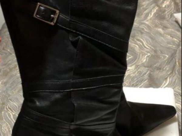 Ladies leather boots size 5 €5 - Main image