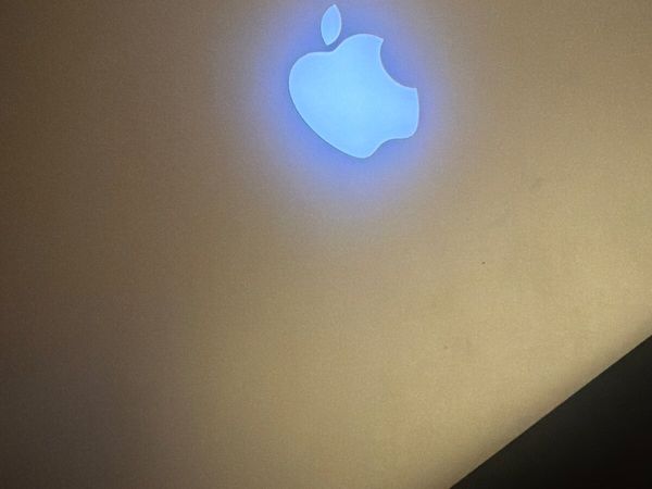 Apple MacBook Pro Retina 13-inch – Intel i5 – Wind - Main image