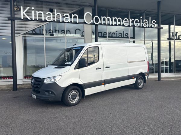 2023 Mercedes-Benz Sprinter 215/39 - Main image