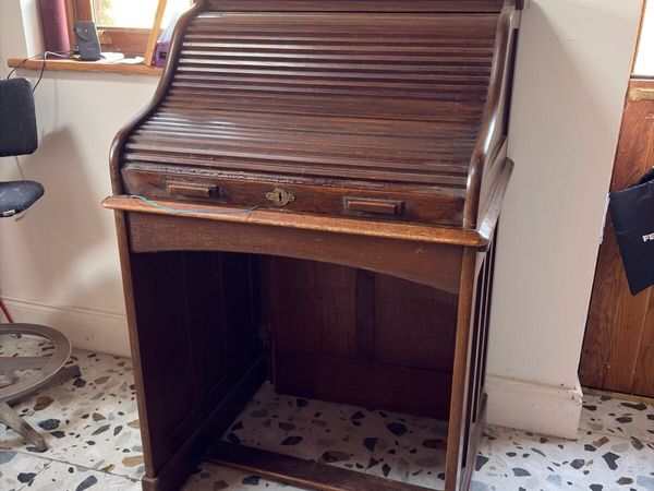 Neat Roll Top Antique desk - Main image