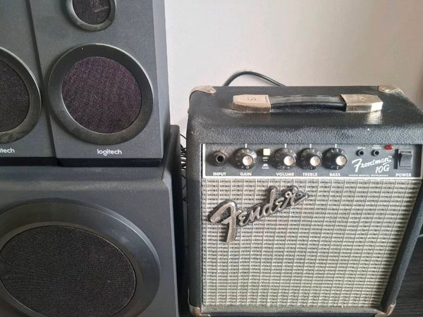 Speakers, amp and electric guitar. - Main image
