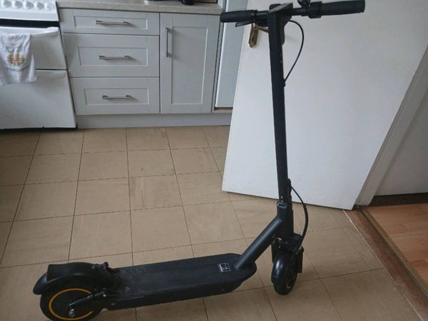 Electric Scooter (Aovo Pro) - Main image