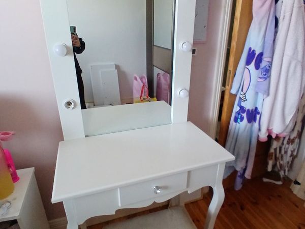 Vanity table - Main image