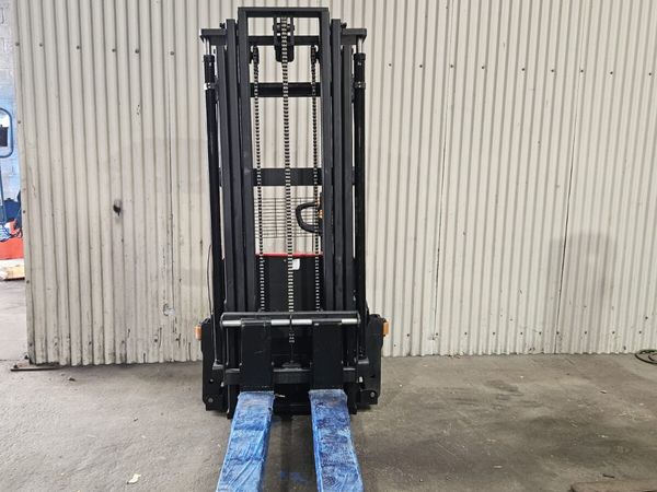 New Electric pallet stacker - Main image