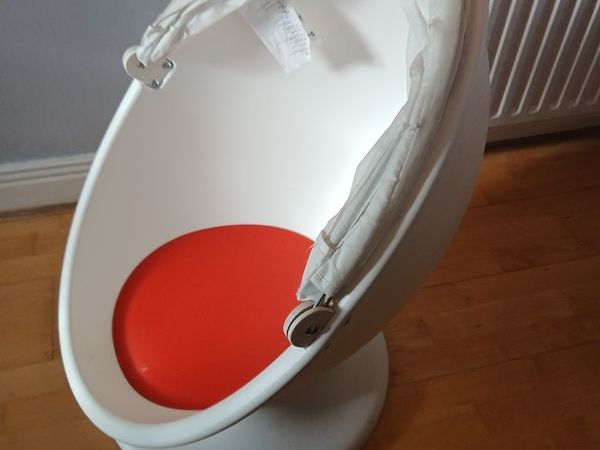 IKEA PS LOMSK Kids Swivel armchair, white/red - Main image