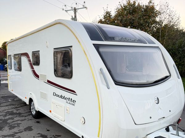 ✨BARGAIN 2015 SWIFT DOUBLETTE 4 BERTH ISLAND BED✨ - Main image