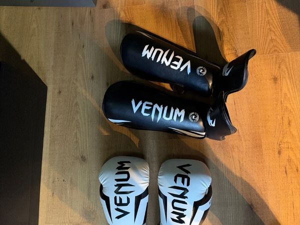 Venum Elite Boxing Gloves 16oz + Shin Guards M/L - Main image
