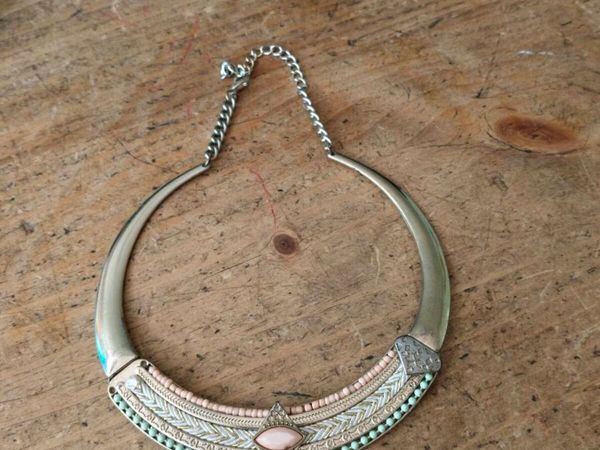 choker necklace. It combines a rigid metallic coll - Main image