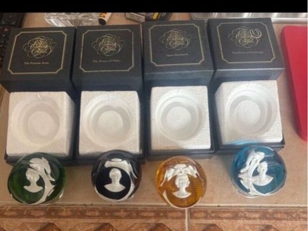 4 pinches baccarat commemorative paperweights - Main image
