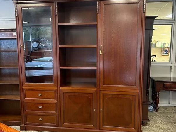 Traditional breakfront library wall unit featuring - Main image