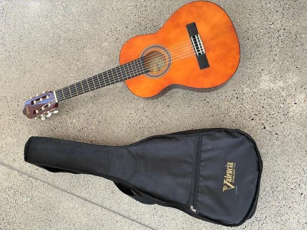 Valencia classical guitar with gig bag - Main image