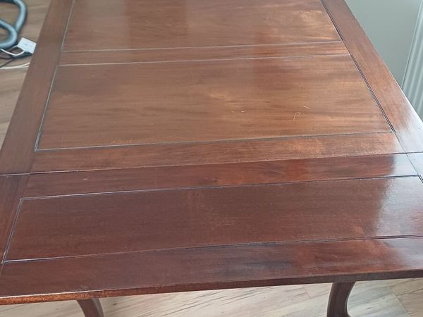 Table and chairs - Main image