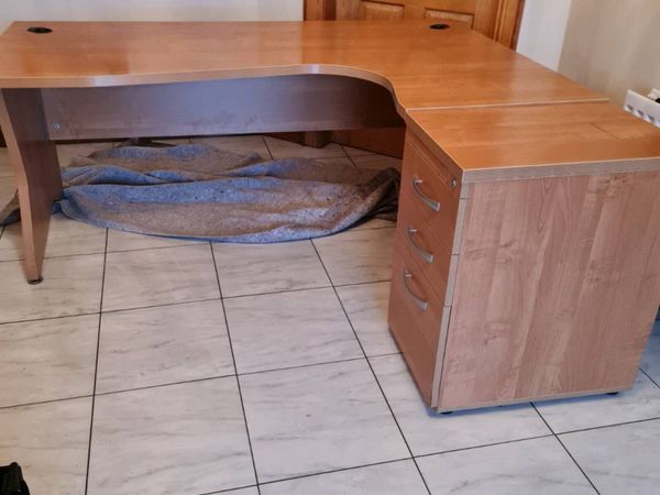 Executive managers office desk with - Main image