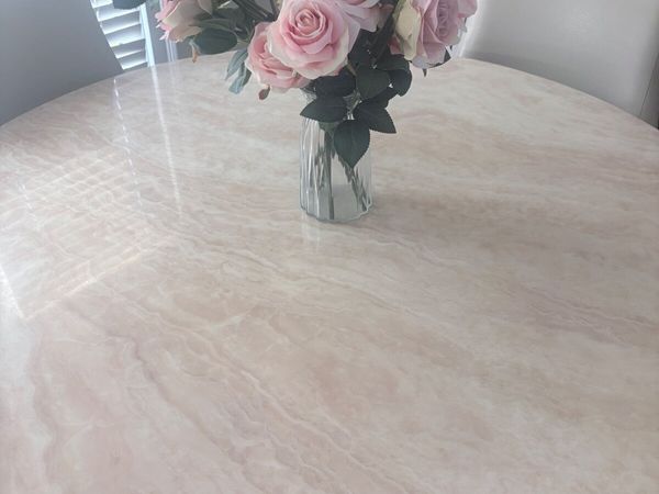 Marble dining table - Main image