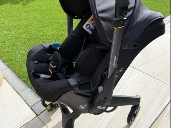 Doona i Car Seat and Stroller-Nitro Black - Main image