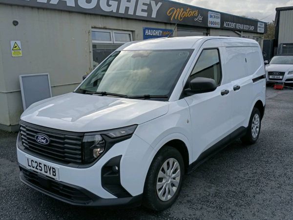 2025 ford courier van  8k miles rear damage£6600+ - Main image