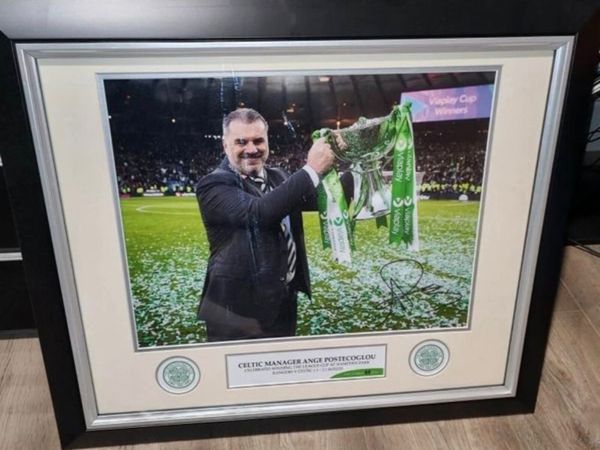 Signed pictures - Main image