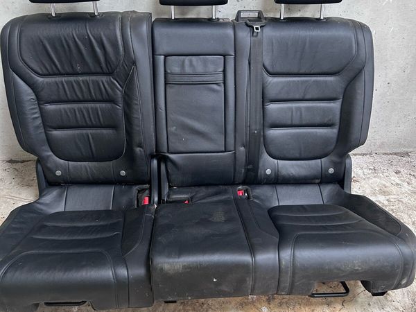Volkswagen Touareg back seats - Main image