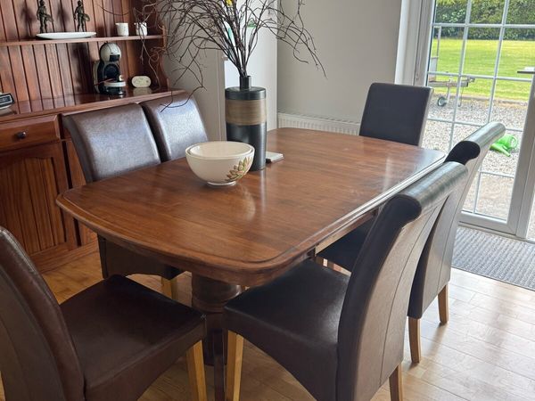 Oak dining room table and 6 leather chairs - Main image