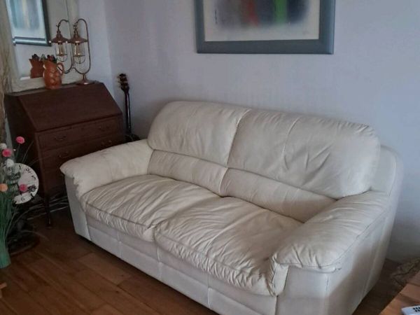A cream leather couch 3 seater as new - Main image