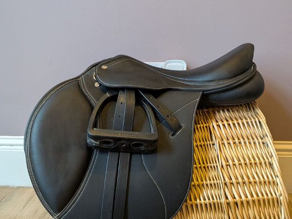 Turfmaster adjustable synthetic saddle - Main image