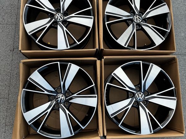 Genuine 18in Mk8 Golf GTD Bakersfield alloys - Main image