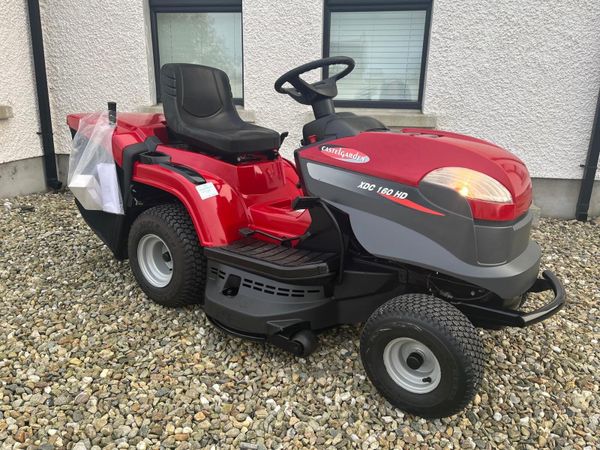 Castle garden ride on lawnmower - Main image