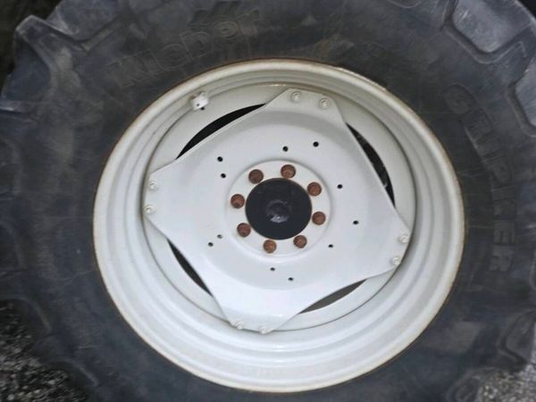 Tractor tyre - Main image