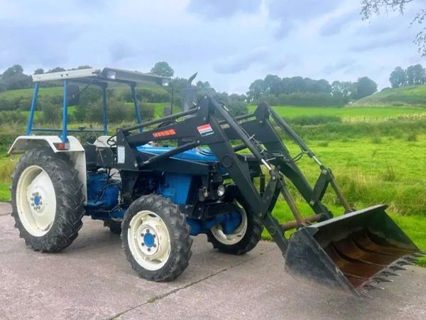 FORD NEW HOLLAND 4130 4WD 🔵 - Main image