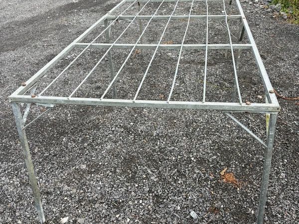 Galvanised steel tables - Main image