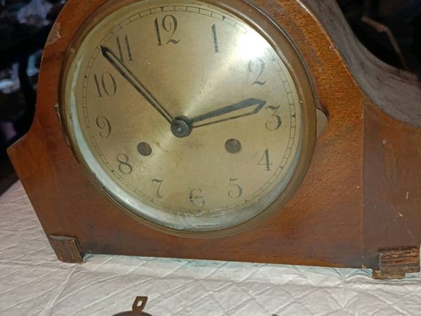 Old mantle clock - Main image