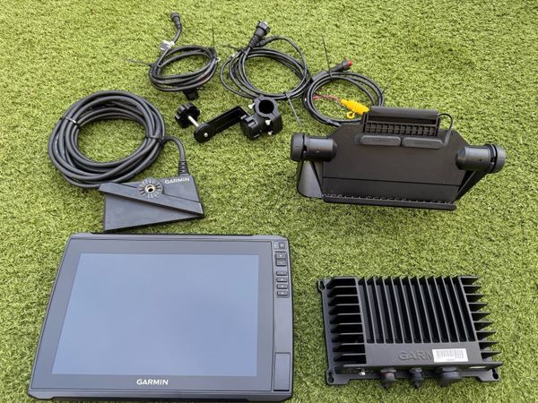 Garmin LiveScope Plus LVS34 and ECHOMAP Ultra 122 - Main image