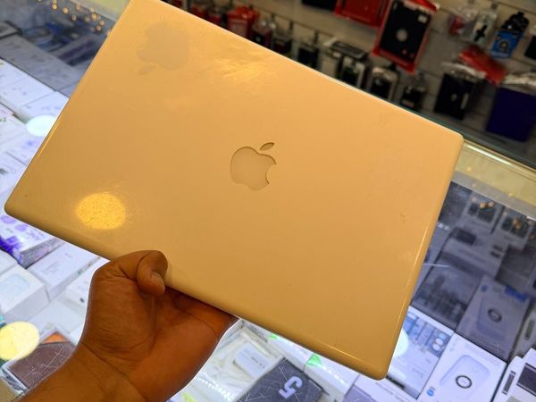Apple Mac book early 2009 - Main image