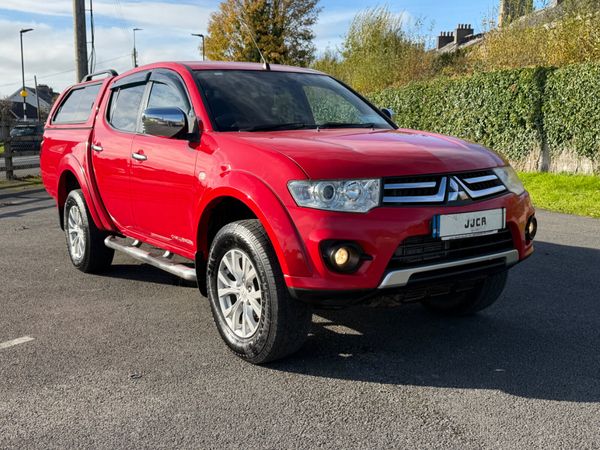 ABSOLUTELY IMMACULATE 2015 2.5 6 SPEED MANUAL - Main image