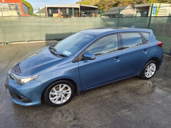 172 Toyota Auris  Luna  Hybrid  Automatic - Main image