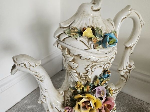 Antique vases - Main image