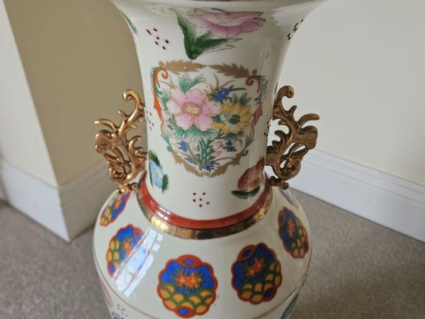 Antique vases - Main image