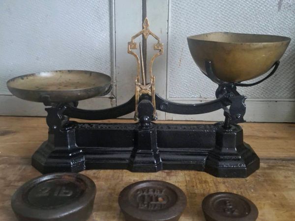 Antique W&T Avery 2lb Cast Iron Shop Scale - Main image